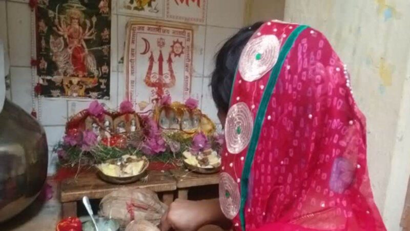 शीतला अष्टमी 2025: बासी भोजन का भोग लगाने से प्राप्त करें आरोग्य का आशीर्वाद