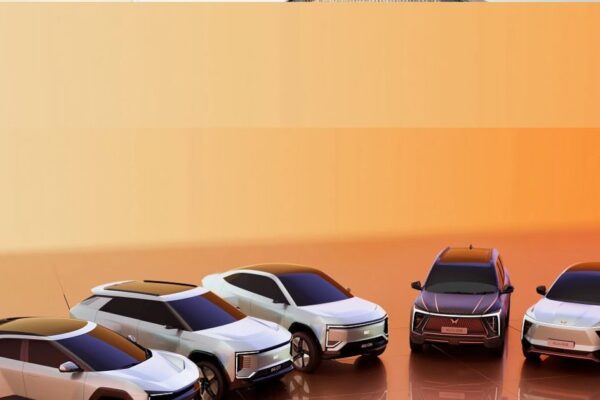 Mahindra, using on the ‘Vijay Rath’ of those SUVs, looted the market, the Tata-Hundai stored watching the spectacle!